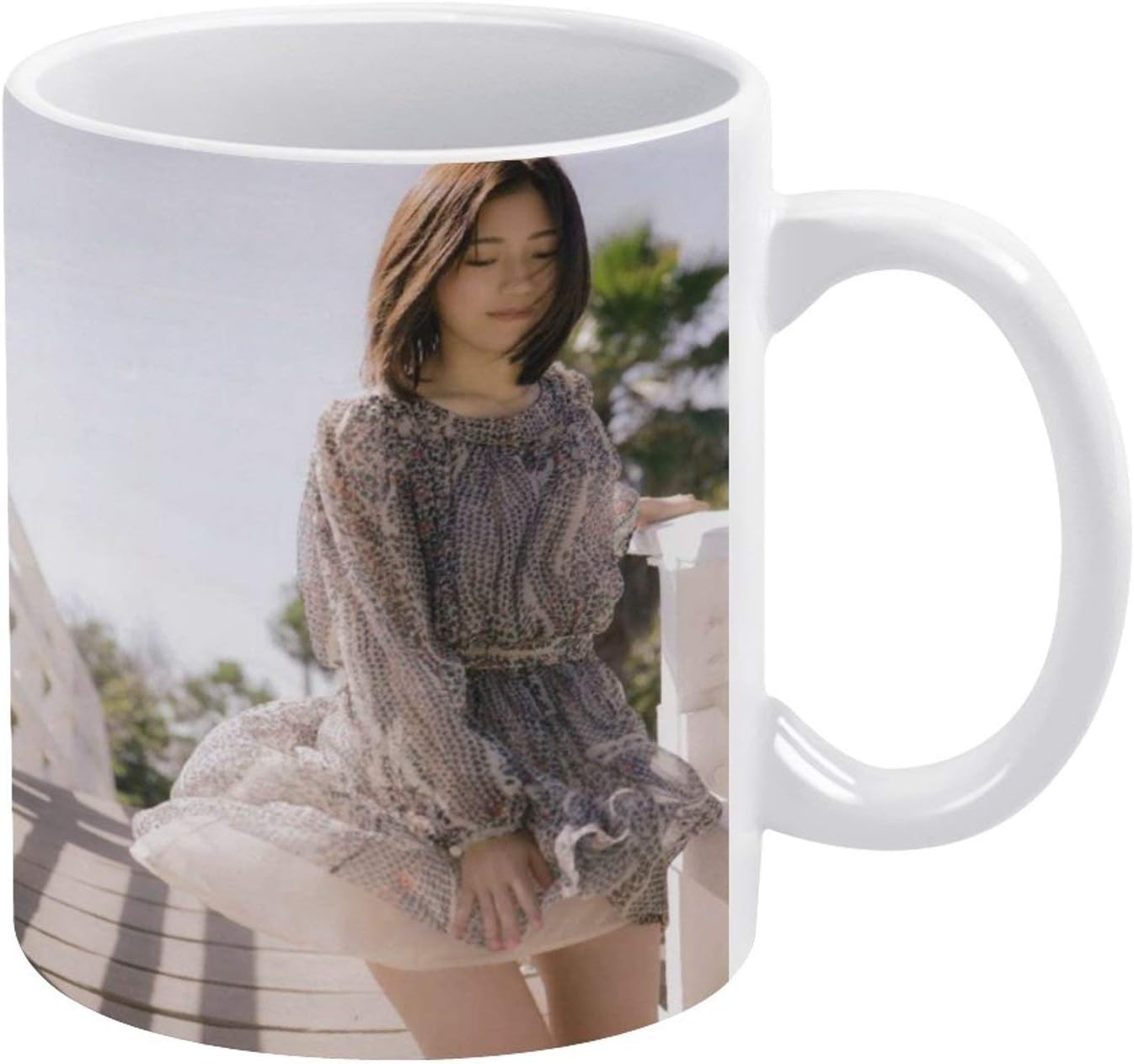 Amazon Co Jp Akb48 渡辺麻友マグカップ コーヒーカップ コップ プリント 個性 使いやすい 容量0 33lタイプ おしゃれ 耐熱 繰り返し使用可能 仕事用 贈り物 ギフト食器 グッズ 通販 ホーム キッチン