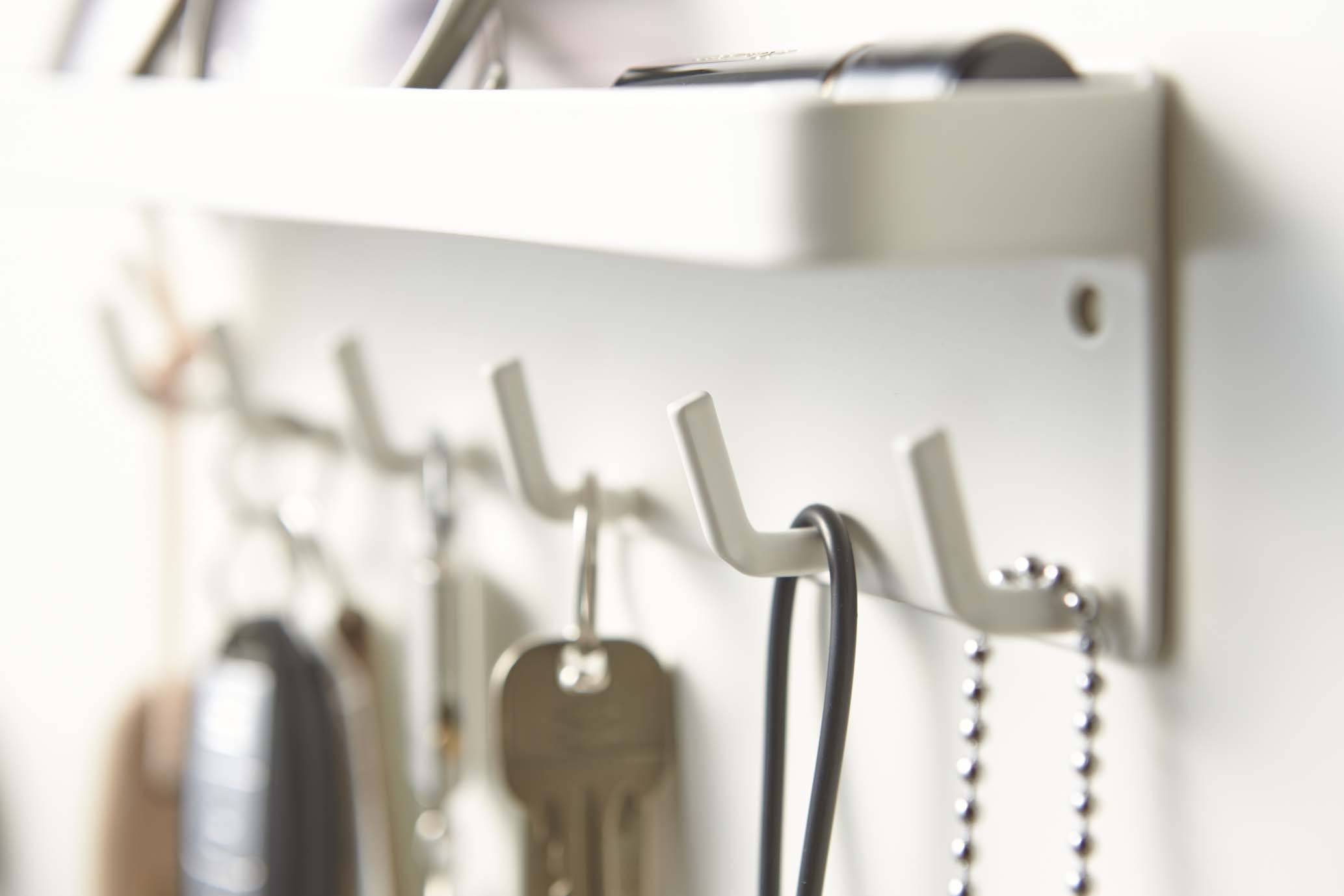 YAMAZAKI home 2754 Smart Key Rack with Tray, White eBay