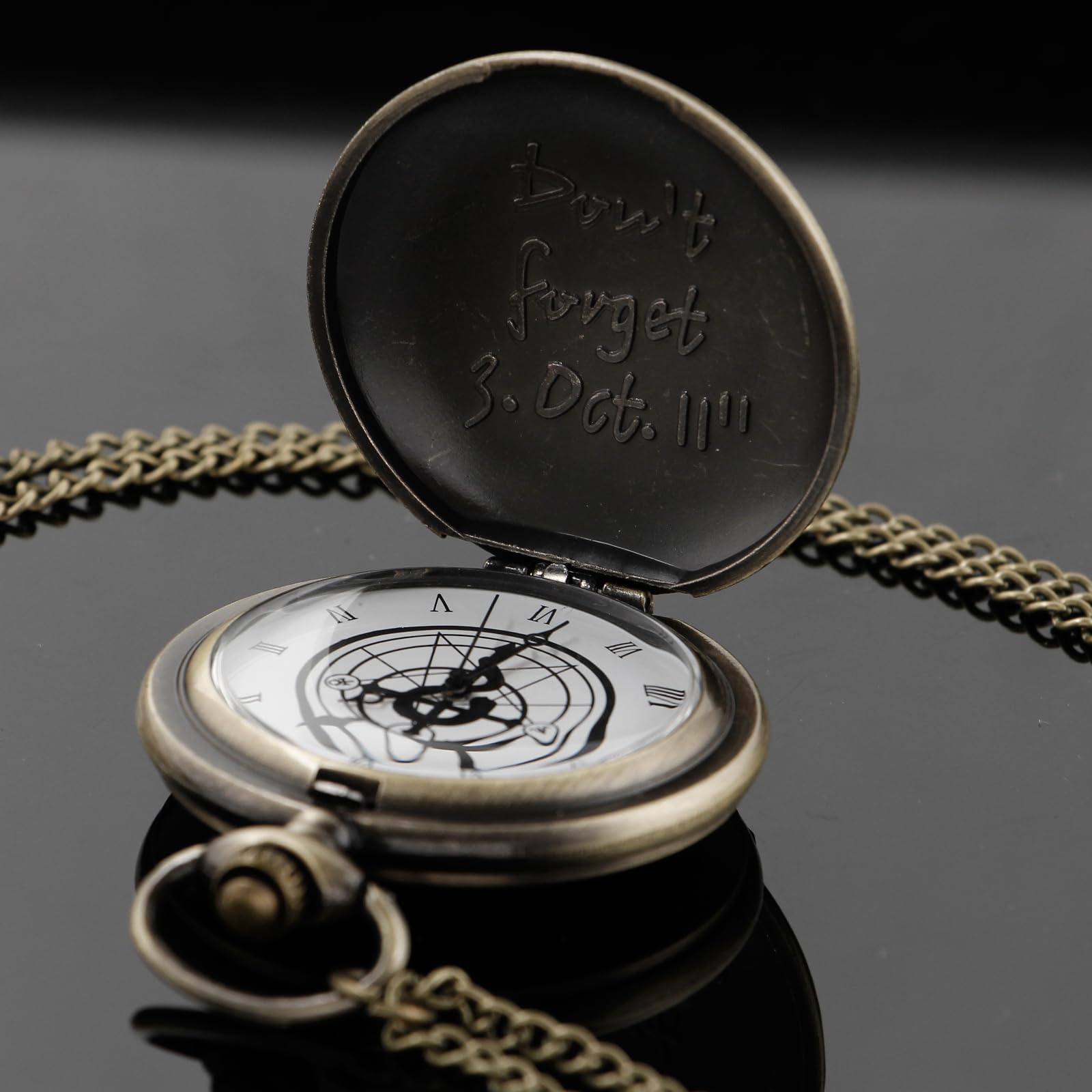 Tiong Nostalgia Movie Theme Design Alloy Quartz Pocket Watch with Chain Necklace Pendant & Gift Box