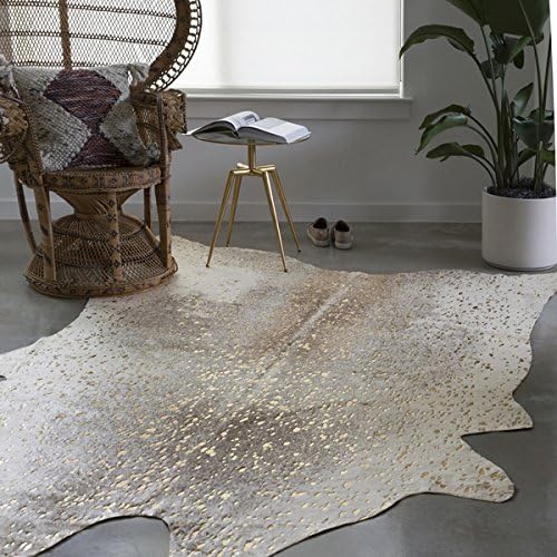 Alexander Home Clayton Pewter/ Gold Faux Cowhide Rug (5' x 6'6)