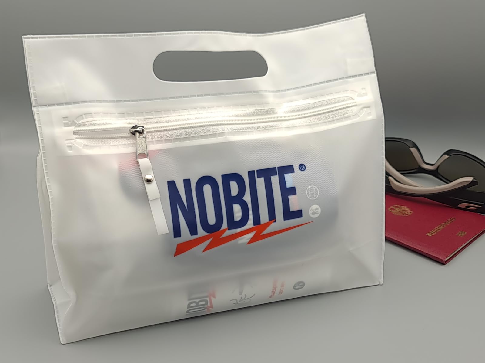 NOBITE Insektenschutz Set (3-teilig) + Kulturtasche – Mückenschutz & Kleider-Imprägnierung gegen Zecken, Tropen & Reisen – DEET 50% Hautspray 2x100ml + 200ml Kleiderspray – Langanhaltend für Familie 4