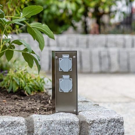 Famlights Steckdosensaule Timon Edelstahl 2 Anschlusse Ip44 Spritzwassergeschutzt Garten Steckdose Verteilersteckdose Sockelsteckdose Ideal Fur Aussen Terrasse Balkon Blumenbeet Silber Amazon De Beleuchtung