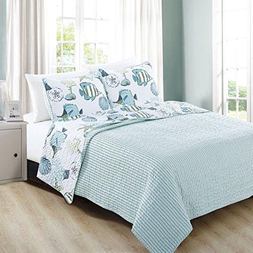 Great Bay Home 3Piece Coastal Beach Theme Quilt Set with Shams. Soft