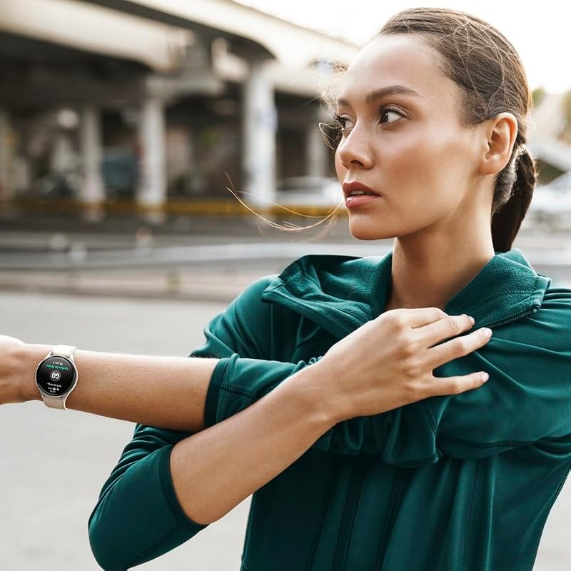 | Smartwatch 8900 (smartwatch, com GPS, ecrã tátil Amoled, relógio desportivo, permite chamadas mãos-livres) de cor prateada e bege.