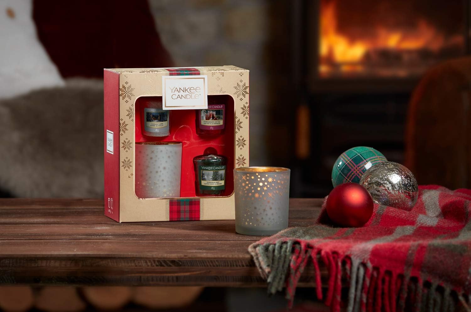 Yankee Candle Gift Set With 3 Scented Votive Candles And 1 Votive Holder Alpine Christmas Collection Festive Gift Box Amazon Co Uk Kitchen Home