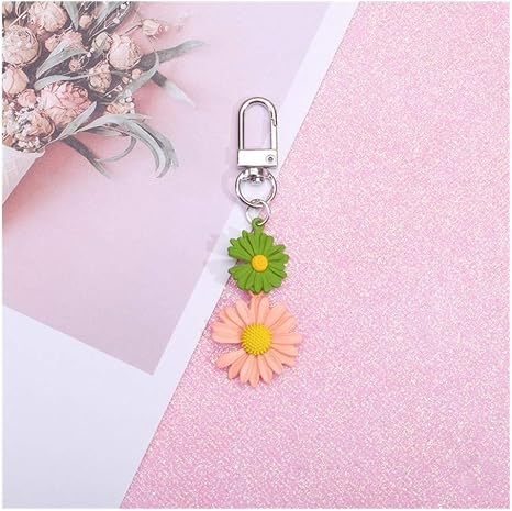 Amazon Co Jp クリエイティブキーホルダー ファッションデイジーキーホルダー韓国の花キーホルダーイヤホンカバー財布バックパック飾りキーリングイースターチャームキーアクセサリー女性 安全なキーホルダー Color Green Pink ホーム キッチン