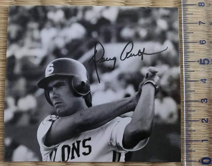 Amazon 元阪神タイガース 来日外国人選手 故 オルト Doug Ault 直筆サイン入り 写真 野球 大阪甲子園球場 ブロマイド 面子 めんこ Blue Jays おもちゃ ホビー