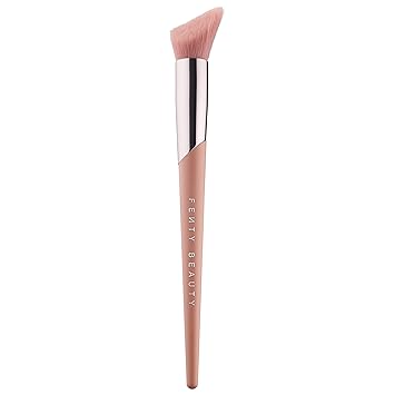Cheek-Hugging Highlight Brush 120