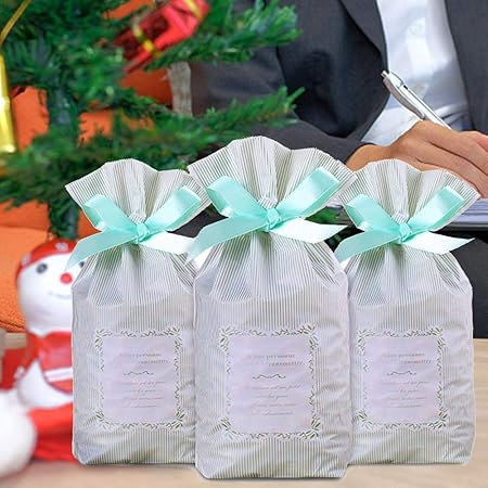 Confezioni Per Regali Di Natale.Beesuya Sacchetti Regalo Di Natale Set Di 50 Sacchetti Regalo Regalo Di Natale Confezioni Regalo In Plastica Per Regali Sacco Regalo Con Etichette E Lacci Everyone Amazon It Casa E Cucina