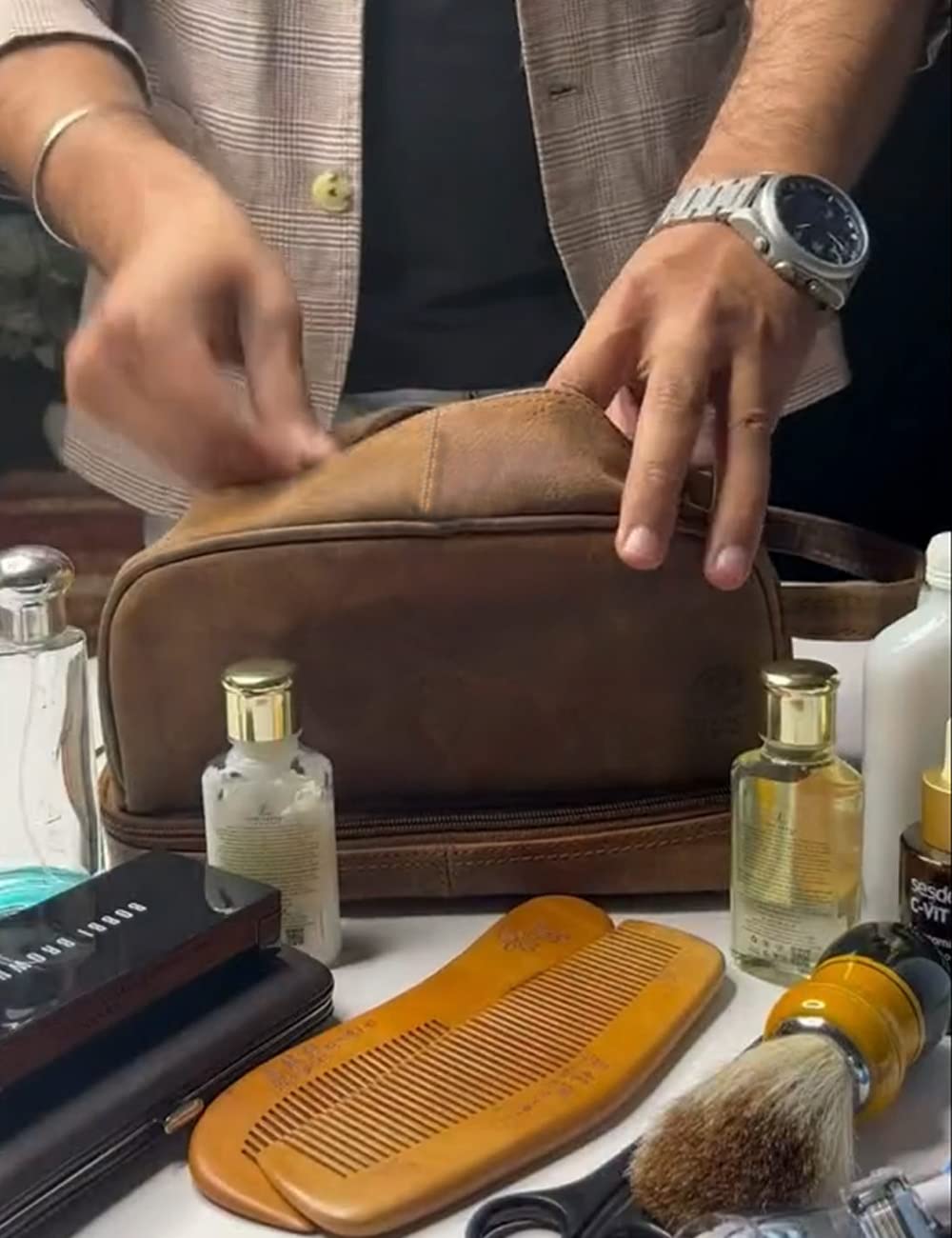 RUSTIC TOWN Leather Toiletry Bag - Waterproof Ditty Kit for Men and Women, Travel Organizer for Full-Size Essentials, TSA Approved