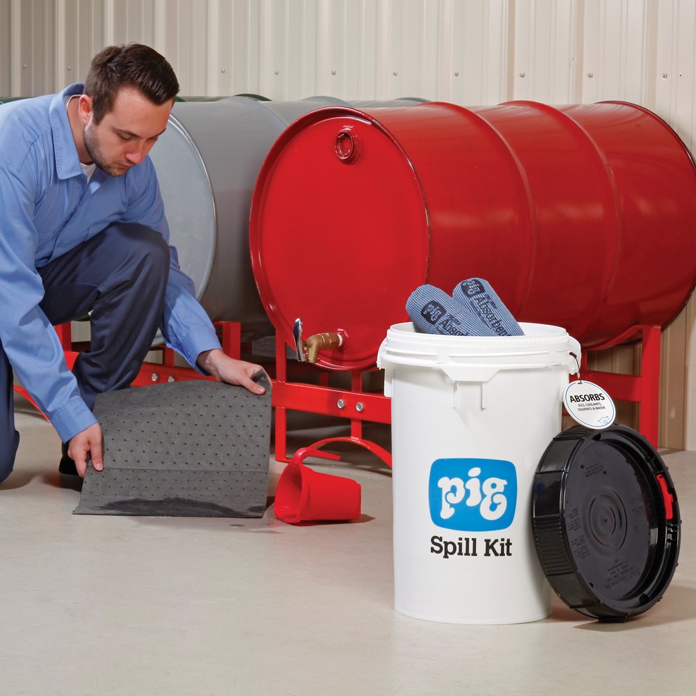New Pig Spill Kit in Bucket | Absorbs Oils, Water & More | 4-Gallon Absorbency | Fast Spill Response | KIT213: Industrial Spill Response Kits: Industrial & Scientific