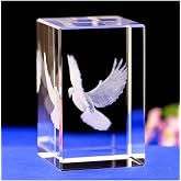 BOOFIRE Crystal Glass Peace Dove Figurine,3D Laser Etched Crystal Pigeon Ornament Art,Animal Crystal Glass Cube Engraving Statue Peace Dove Sculpture Gifts with Gift Box (40 * 40 * 60mm)