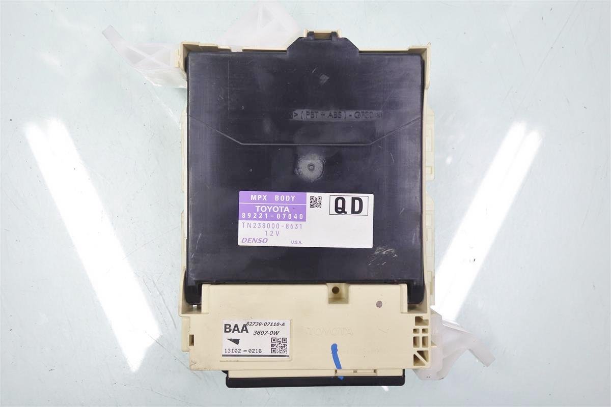 Amazon.com: Toyota Avalon Under Dash Cabin Fuse Box 89221-07040  82730-07110: Automotive