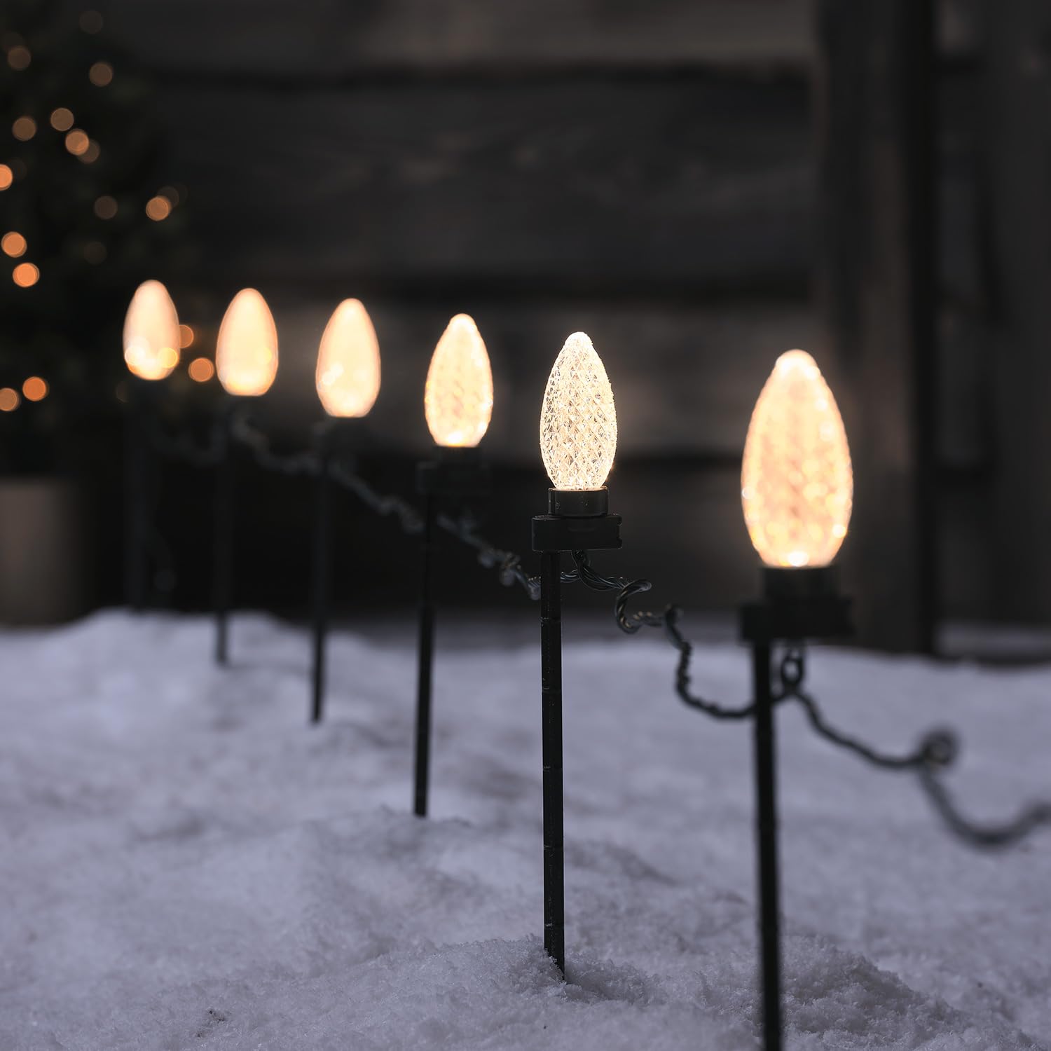 Lights4fun Outdoor Christmas 20 LED Pinecone Warm White Connectable String Lights Plug in Black Cable with Ground Stakes 9.5m