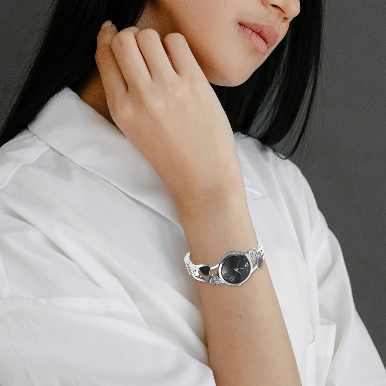Hemobllo Ladies Silver Bangle Watch-Rhinestone Heart-Shaped Bracelet Watches for Women, Fashionable Silver Cuff Quartz Wrist Watches, Elegant Ladies Bracelet Watch for Women & Girls