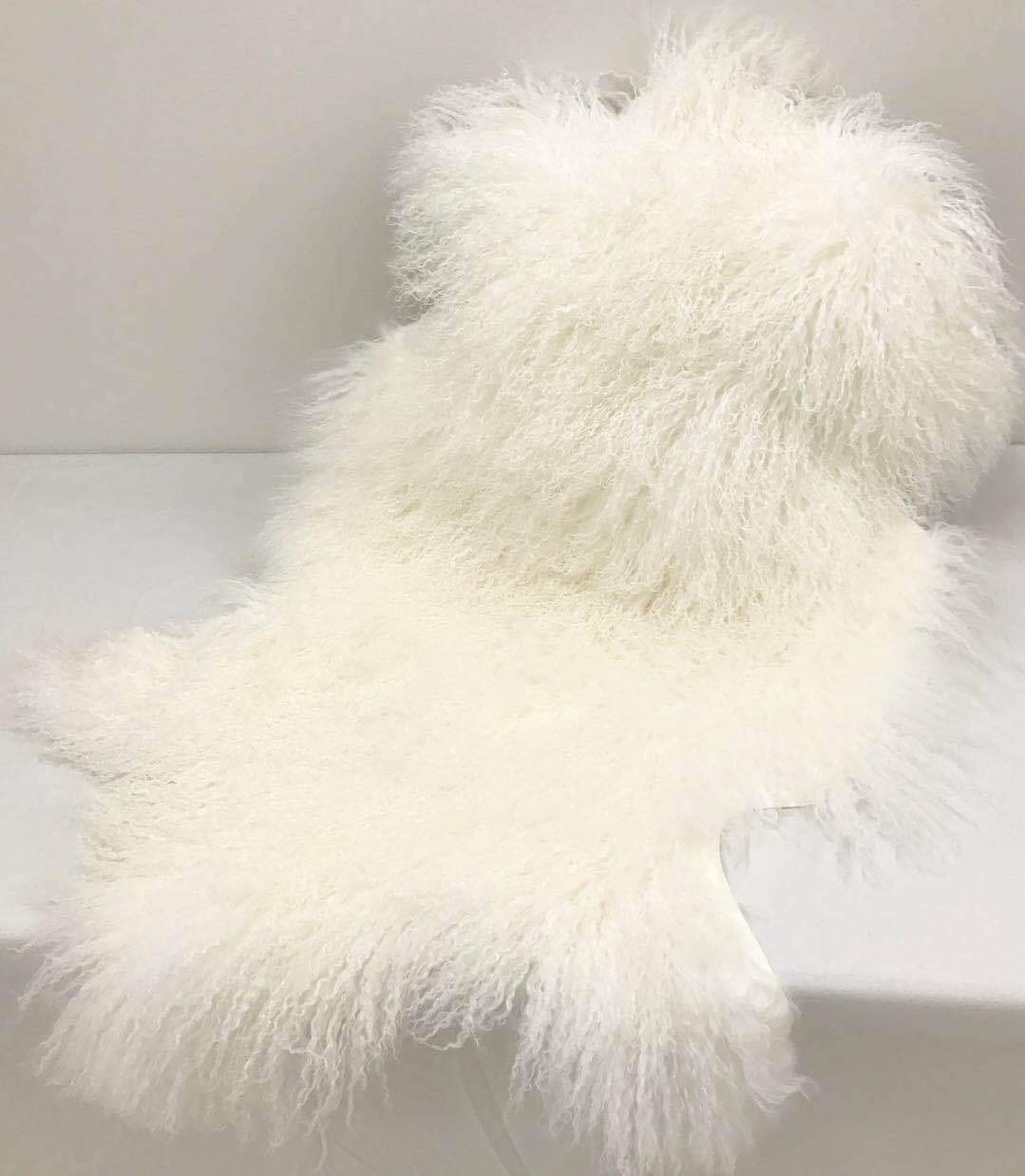 Photo 1 of Genuine Tibetan/Mongolian Lambskin Sheepskin Hide Pelt Fur Throw Area Rug Plate Wool Carpet Sheep in Bedroom, Living Room 3.5x2Ft (White)