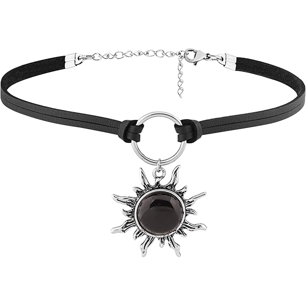 Yolev Zwarte Choker Ketting voor Vrouwen met Maan Hanger Gothic Gelaagde Ketting voor Halloween Kerstmis Valentijnsdag Fluwelen Choker