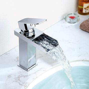 Waschbecken Armatur Wasserfall