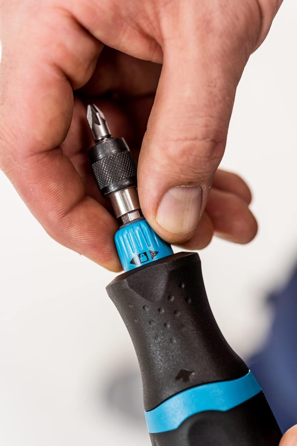 HAZET Bit Ratschen-Schraubendreher 810R-3 | integriertes Bithalter-Magazin mit 12 Bits - Ratschenfunktion umstellbar oder Verwendung als Bit-Schraubendreher 5