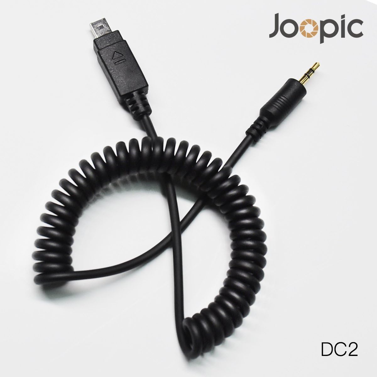 One shutter release cable (DC2) and one flash cable (PC-3.5)