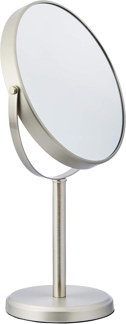 AmazonBasics – Espejo alto de doble cara para lavabo con mueble de baño