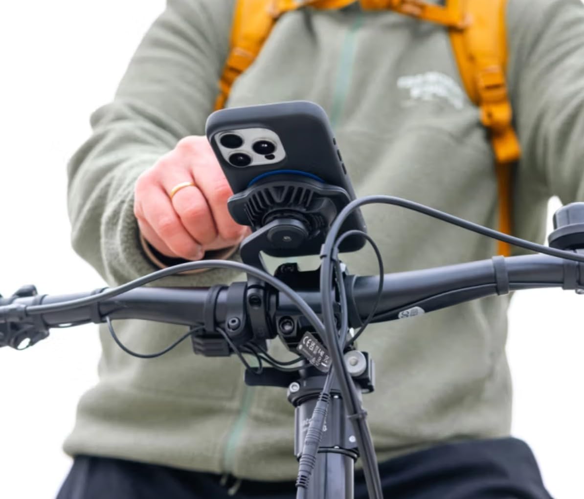 Quad Lock USB Waterproof Wireless Charging Head for Motorcycle and 360 Range