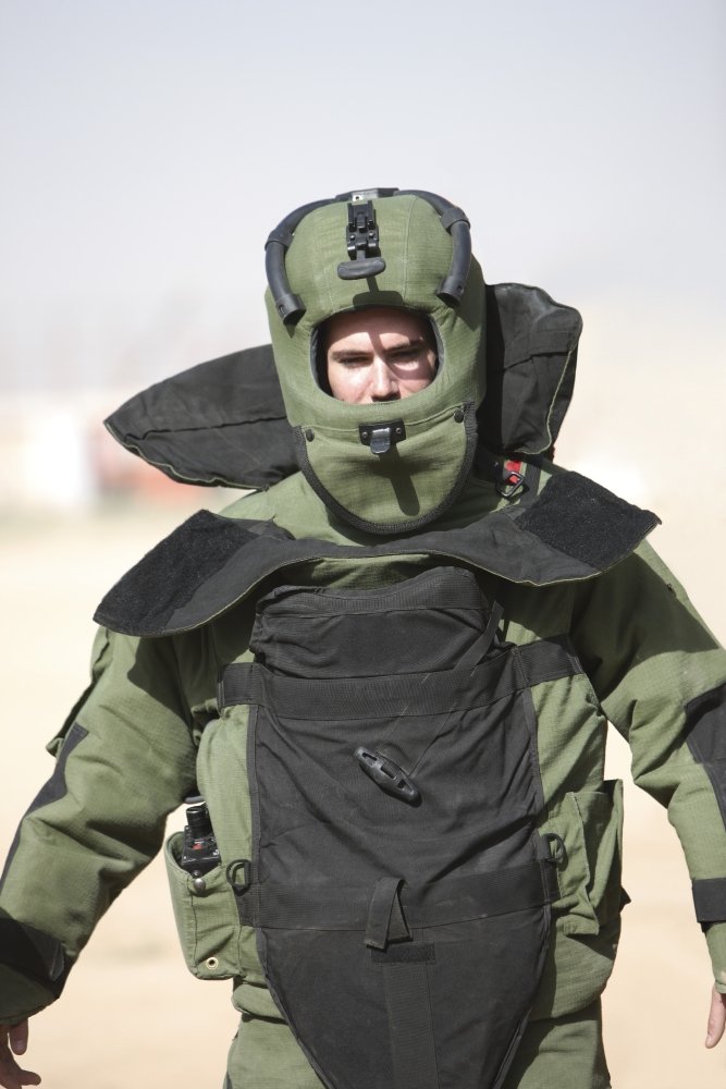 Posterazzi PSTTMO100376MLARGE Kunduz Afghanistan-A U.S. Marine gets German Army EOD Blast Suit Poste