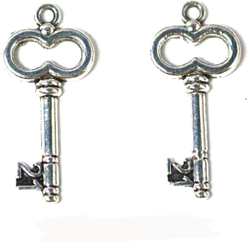 10 x Antique Silver Plated 21st Birthday Key Charms (29mm) with Jump Rings included for attachments. Universal use for Jewellery, Card Making and Scrap-booking. (Ref10A46)