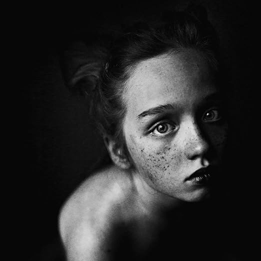 Kunstdruck Poster Kharinova Uliana Bnw Portrait Hochwertiger Druck Bild Kunstposter 100x100 Cm Amazon De Kuche Haushalt