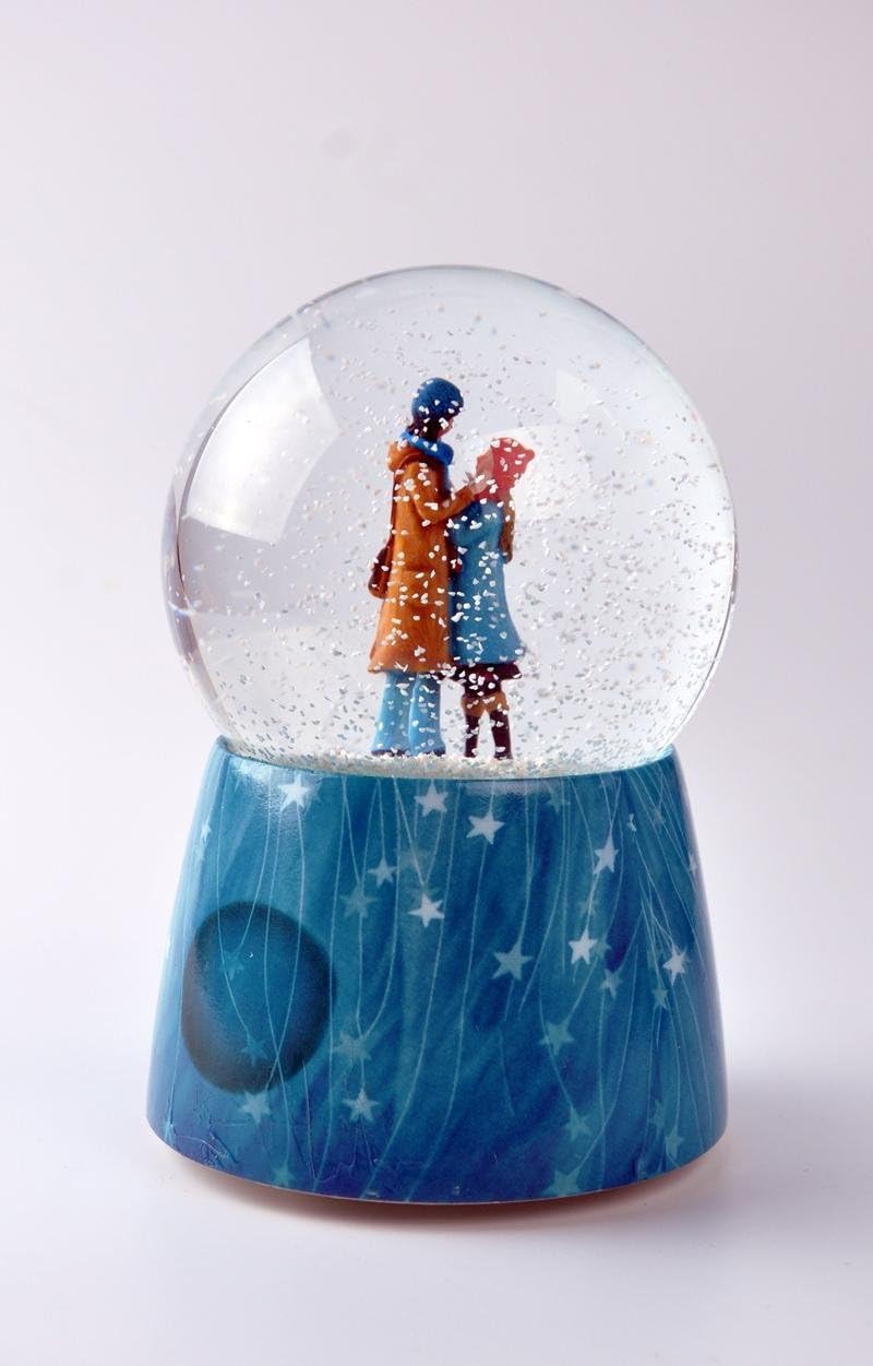 YYHKYB Int rotating colorful glowing snowflake crystal ball music box Valentine lovers gifts