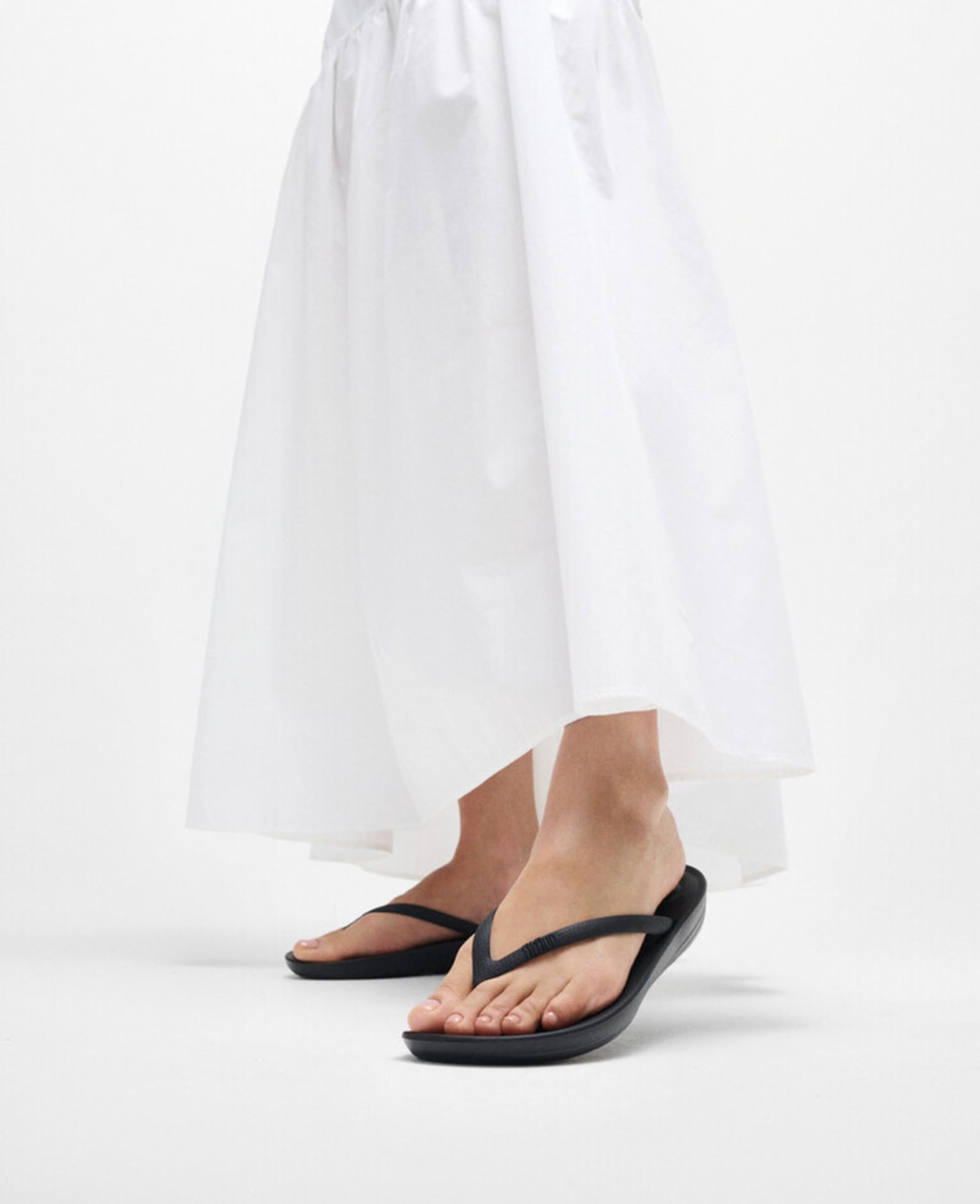FitFlop womens Iqushion Pearlized Ergonomic Flip-flopsWedge Sandal