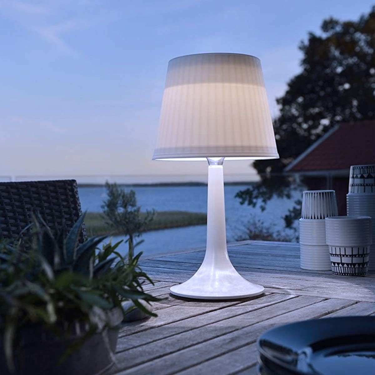LED Solar Table Lamp Desk Lamp White Night Lights Outdoor Decorative Table Lights (White)