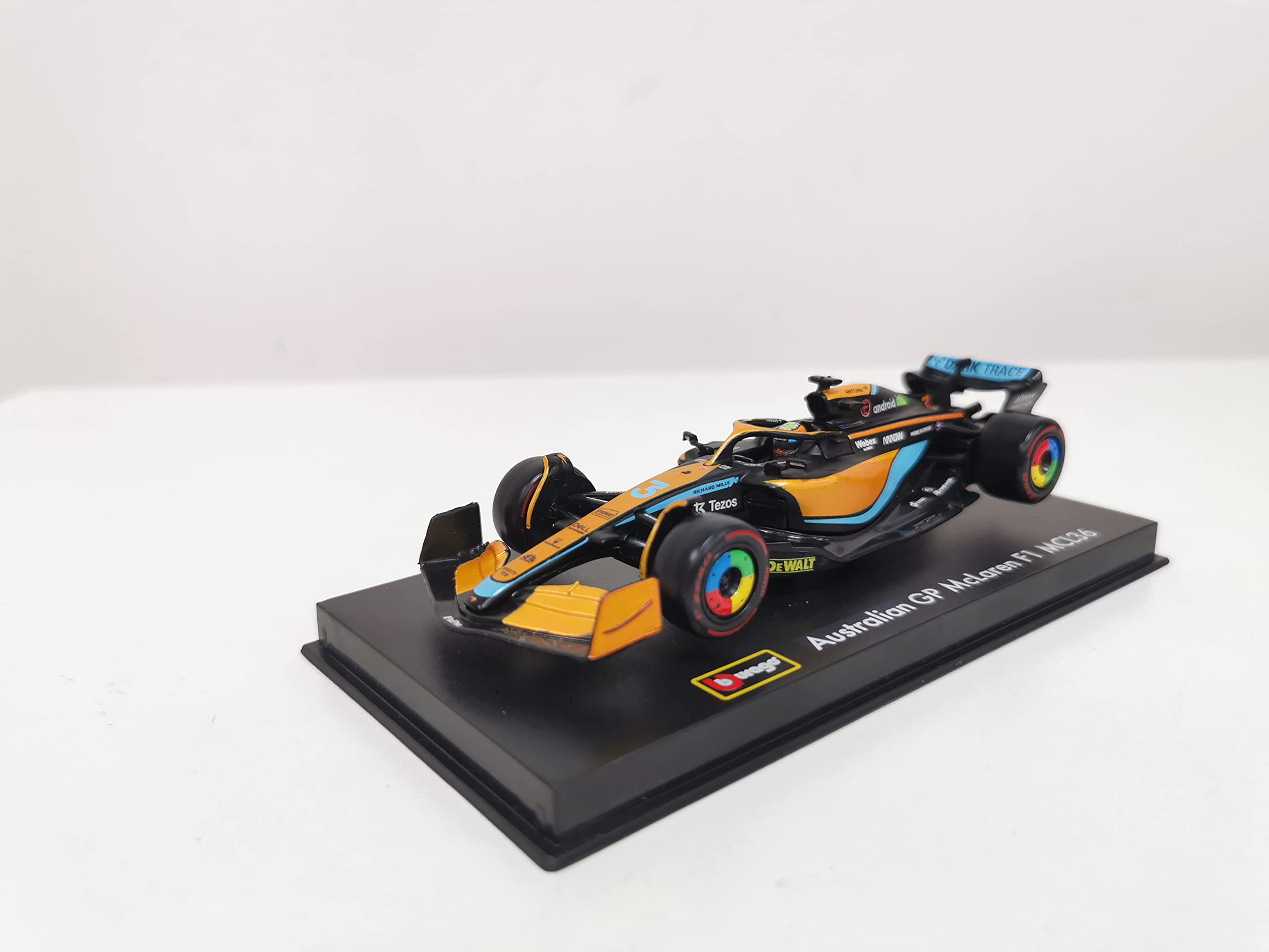 Bburago Fórmula 1 MCLAREN F1 MCL 36 (2022) con Casco RICCIARDO a Escala 1:43 Coleccionable de Carreras