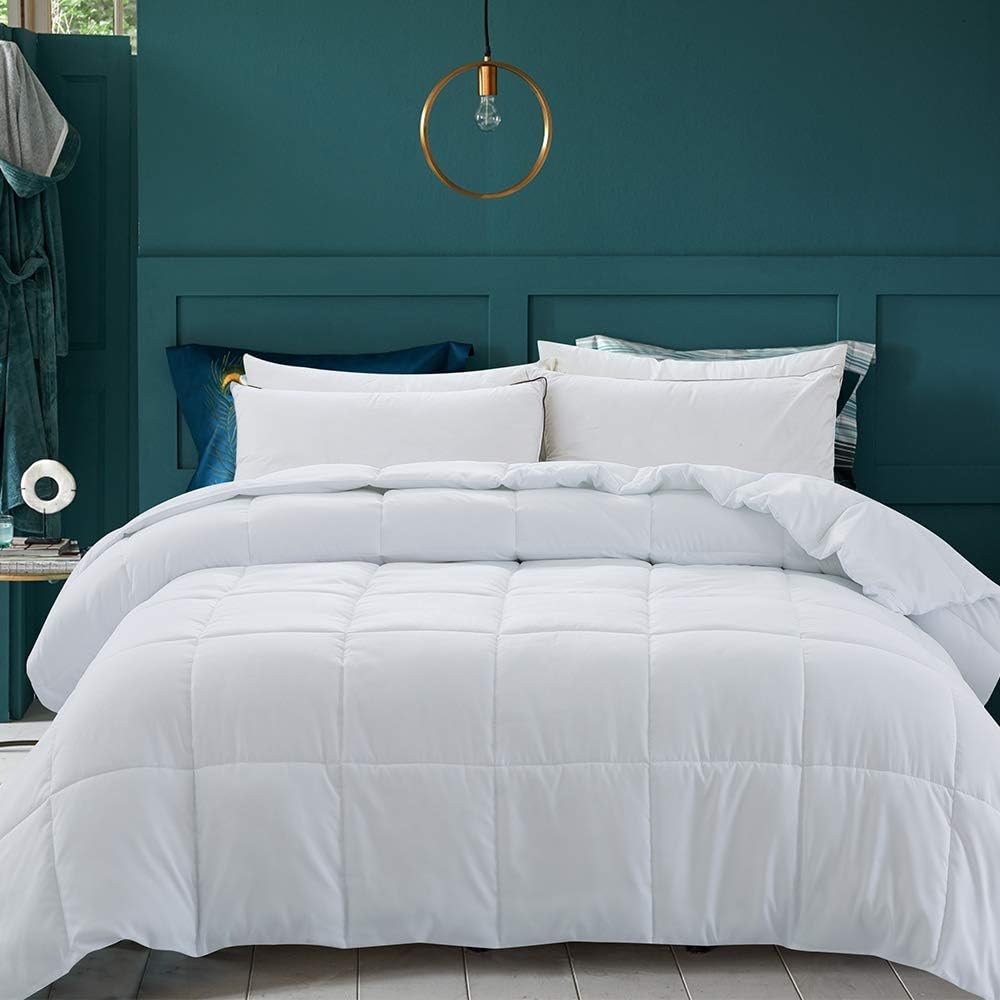 Decroom White Down Alternative Comforter, Lightweight Hypoallergenic Duvet Insert, Fluffy Blanket for All Season, Queen/Full Size
