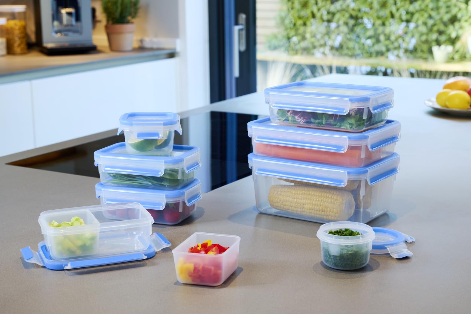 EMSA Clip & Close Frischhaltedosen-Set, 0,15 u. 0,2 u. 2 x 0,55 u. 0,55 (inkl. Einsätze) u. 0,8 u. 1,2 u. 2,2 L, 100 Prozent dicht, spülmaschinen-, gefrier-, mikrowellenfest, Blau, N10317 2