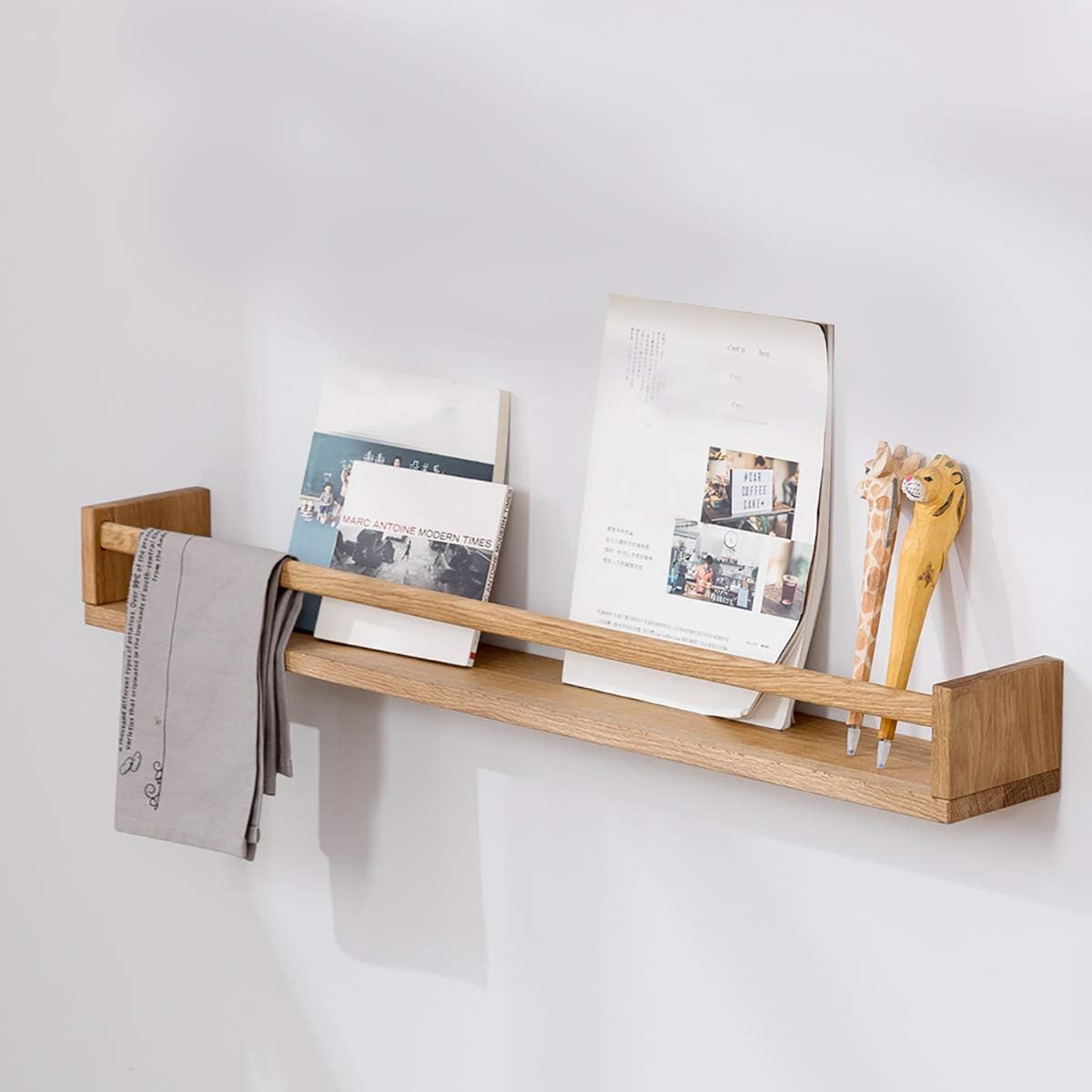 nursery bookshelf decor