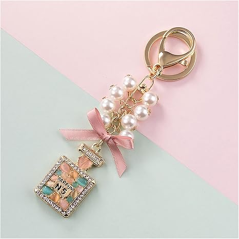 Amazon Co Jp バッグチャーム 香水キーチェーンメタルカーキーチェーンレディースキーリングバッグ装飾品かわいいキーチェーン 理想的な贈り物 ホーム キッチン