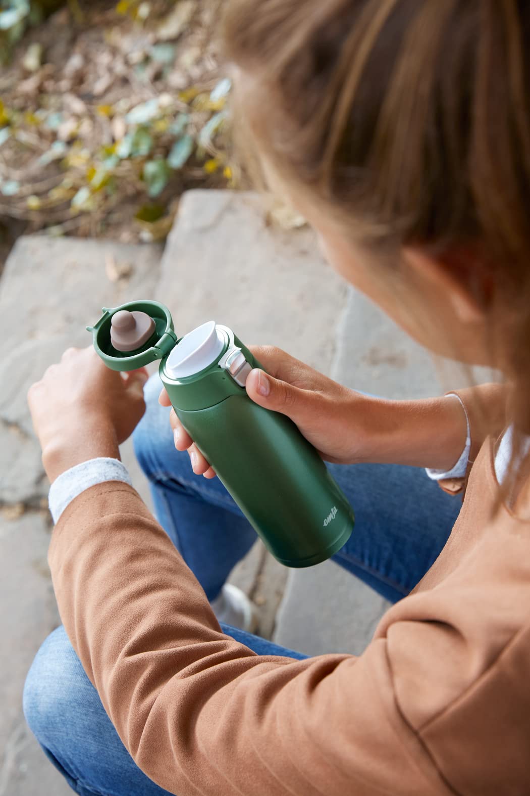 Emsa N21519 Travel Mug Light Isolierbecher, Fassungsvermögen: 0,4 L, extra-schlankes Format, Leichtgewicht, Edelstahl, Klappverschlusssystem, 100% dicht, 8h heiß/16h kalt, Grün 5