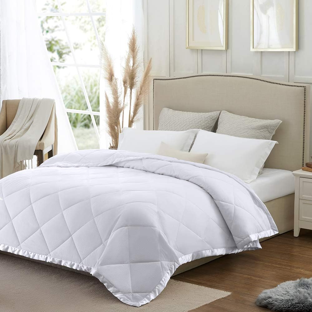 SunStyle Home Queen Size Bedspread Quilt, Coverlet Lightweight Comforter Down Alternative Blanket with Satin Trim, Cozy Soft Thin Quilted Blanket for All Seasons (90