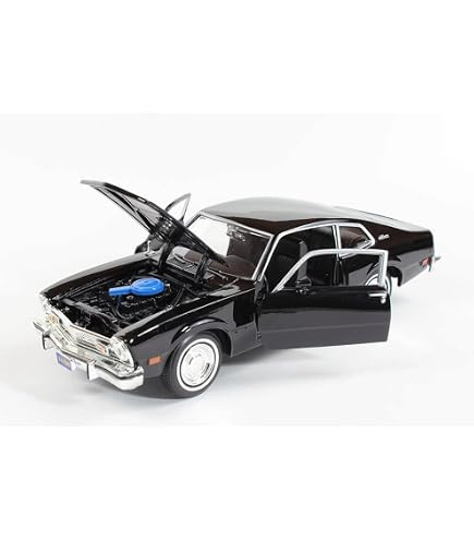 Modellino Auto Ford Maverick 1974 – Pressofuso Giallo Scala 1/24 Motormax 73326 – Serie Forgotten Classics