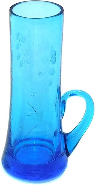 Featured image of post Antique Light Blue Glass Vase : Solid blue vessels look stunning when paired against light wood furniture, while white styles pop against dark woods and black surfaces.