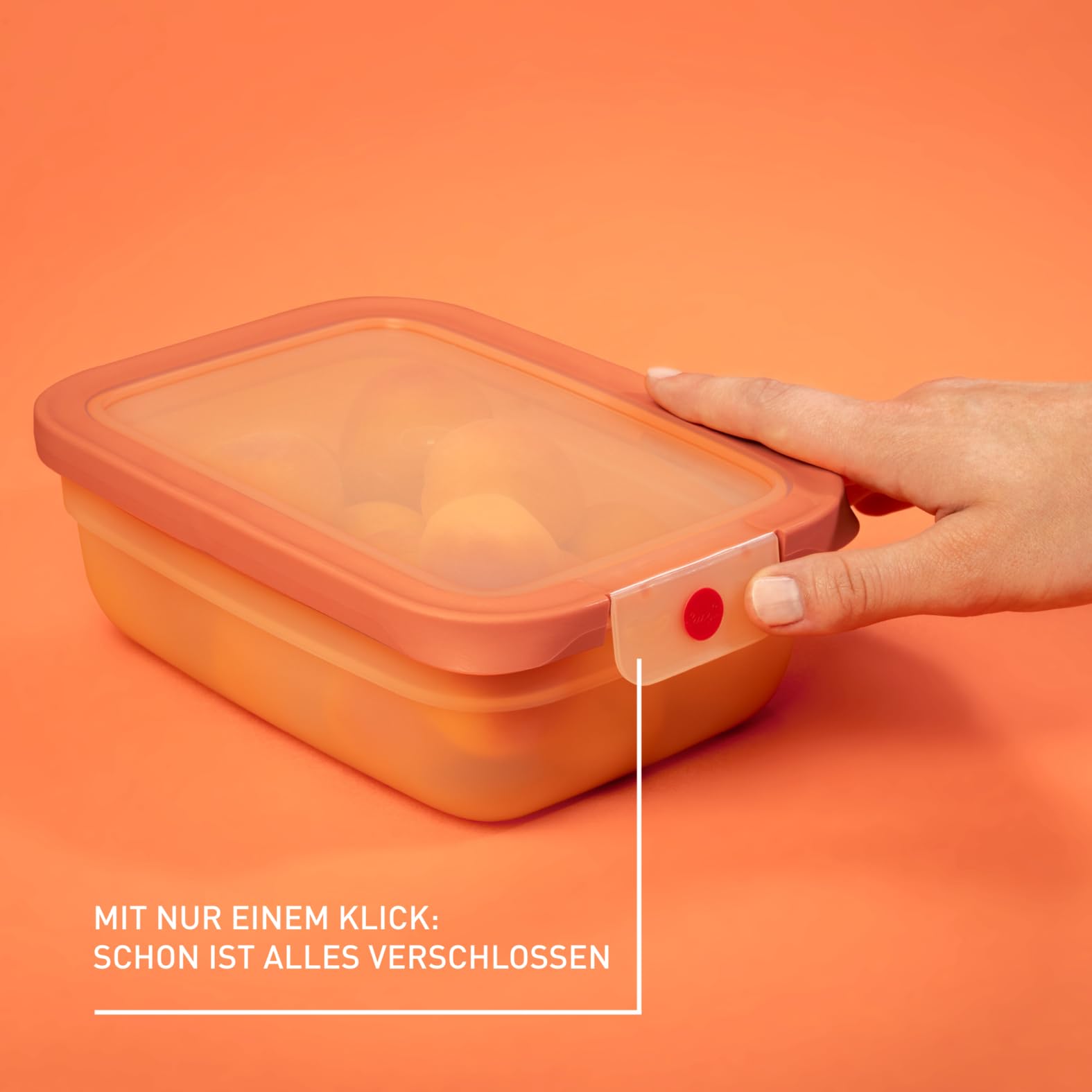 EMSA oneClick Frischhaltedose, verschlossen mit nur 1 x Klick, Lebensmittel 2 x länger frisch, 100% dicht, Made in Germany, 1,2L, gefrier-, mikrowellen- und spülmaschinengeeignet, orange, N1210800 2