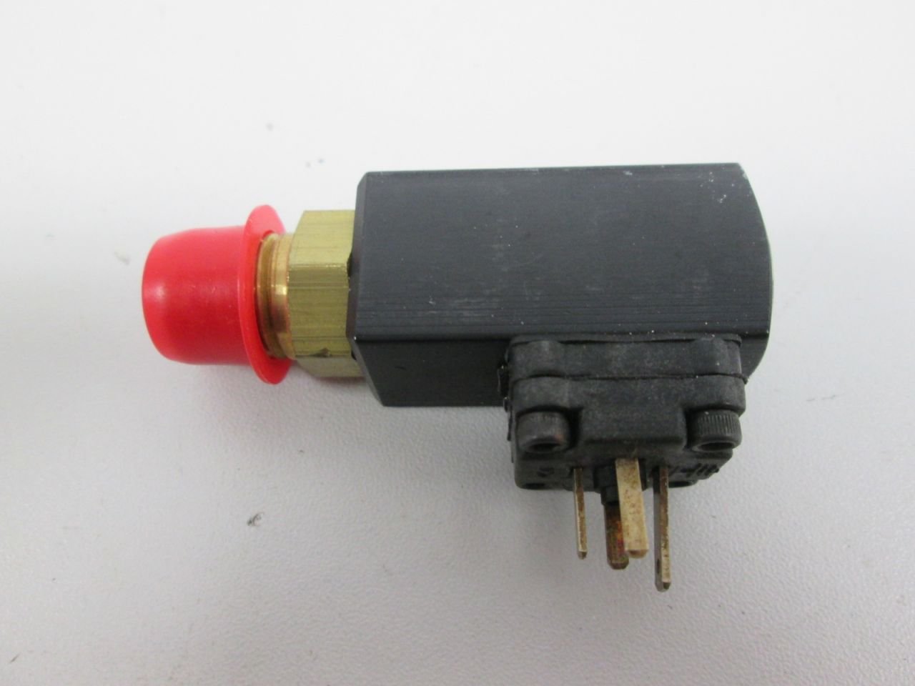 Pneumatic Equipment Din 43650C Connector 1 4 NPT Connection 30 150 Psi pneumatic-equipment-din-43650c-connector-1-4-npt-connection-30-150-psi