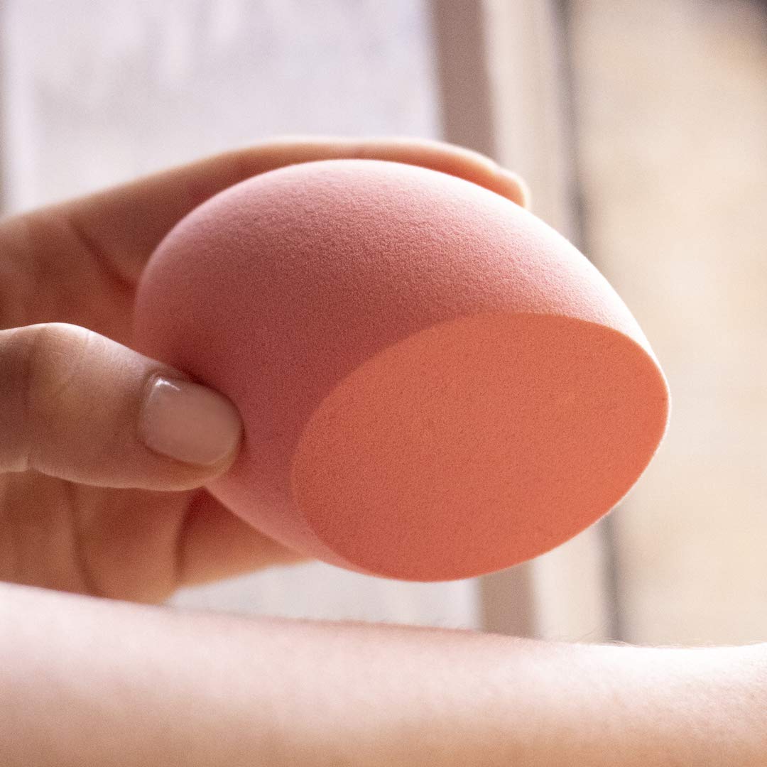 Real Techniques Cruelty Free Miracle Body Complexion Sponge, Ideal for Highlighters, Bronzers, & Body Makeup, for Streak Free, Precise Makeup Application: Beauty