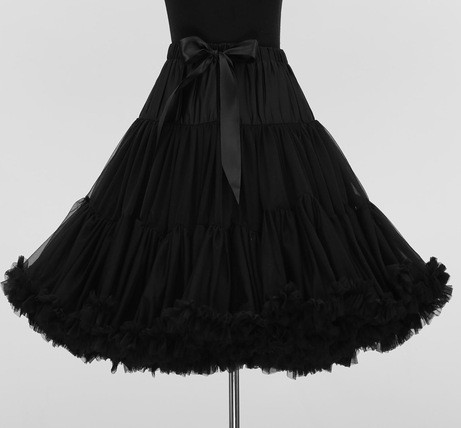knee length black skirt outfit