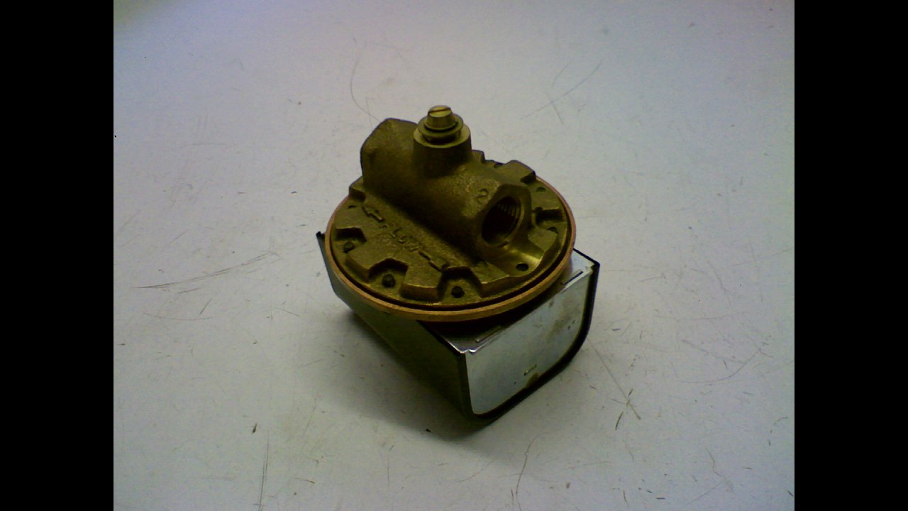 McDonnell & Miller FS-1 1/2" Flow Switch: Amazon.com: Industrial