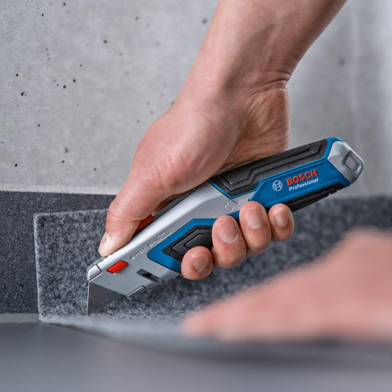 Bosch PRO Universal-Teppichmesser mit ausziehbarer Klinge und Klingenfach im Griff (inkl. 3x Trapezklingen) 7