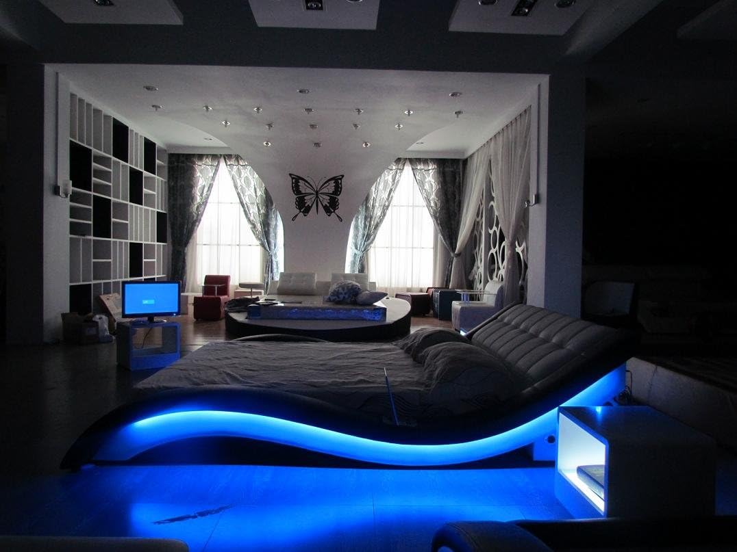 Derasu Woodbridge King Black Modern Contemporary Led Leather Bed