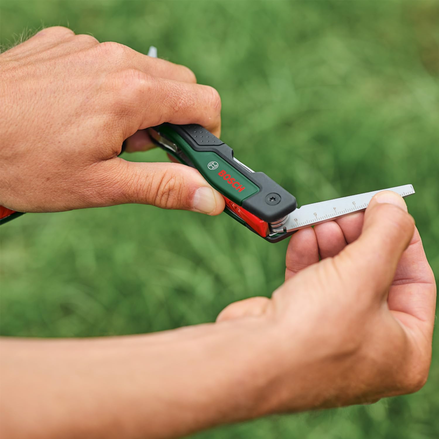 Bosch 16-in-1 Multi-Tool (Multifunktionswerkzeug zum Heimwerken, Outdoor und Camping; Edelstahl; Verriegelungsfunktion; Softgrip; 16 Funktionen: Zange; Schraubendreher; Messer; Säge, usw.) 3