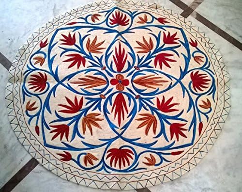 Felted woolen rug ( 2 feet round)